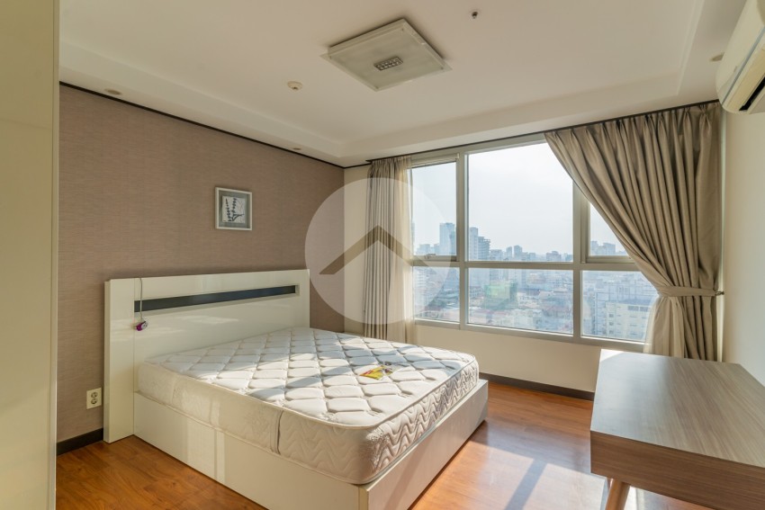 3 Bedroom Condo For Rent - De Castle Royal, BKK 1, Phnom Penh