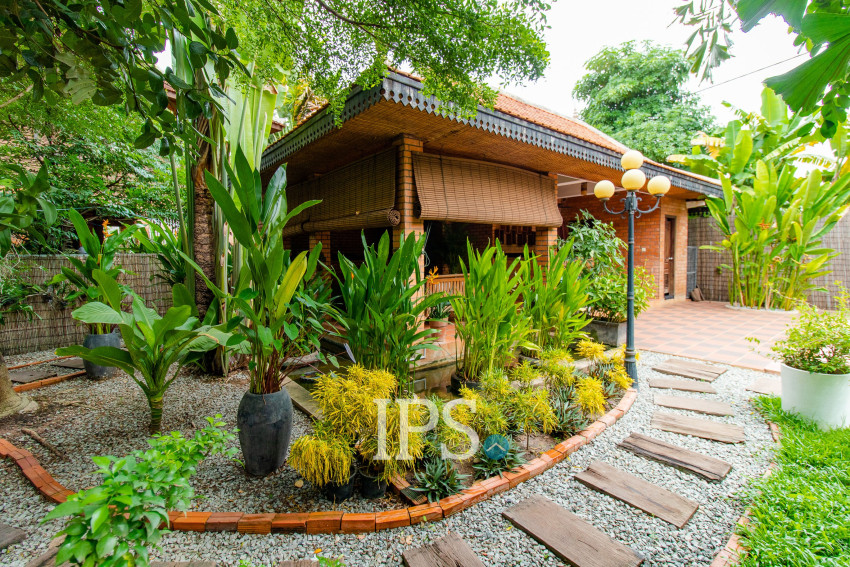 8 Bedroom Wooden House For Rent - Chreav, Siem Reap