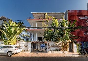 16 Bedroom Commercial Boutique Villa For Rent - Beoung Raing, Phnom Penh thumbnail