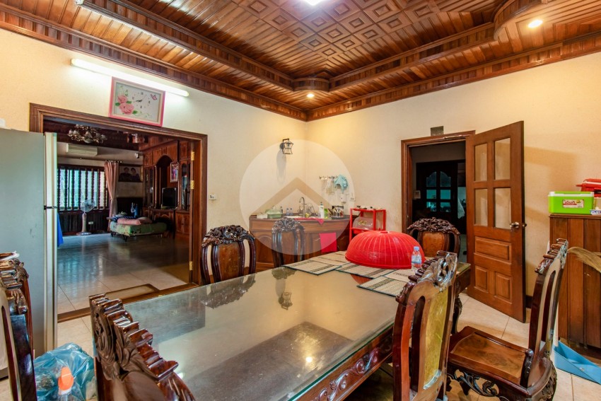 10 Bedroom Villa For Sale - Near Riverside, Sala Kamreuk, Siem Reap