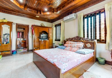 10 Bedroom Villa For Sale - Near Riverside, Sala Kamreuk, Siem Reap thumbnail
