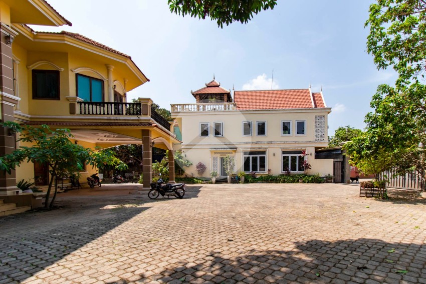 10 Bedroom Villa For Sale - Near Riverside, Sala Kamreuk, Siem Reap