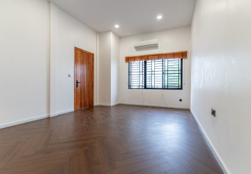 Renovated 3 Bedroom Apartment For Rent - Beoung Raing, Phnom Penh thumbnail