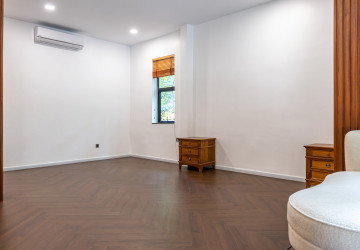 Renovated 3 Bedroom Apartment For Rent - Beoung Raing, Phnom Penh thumbnail