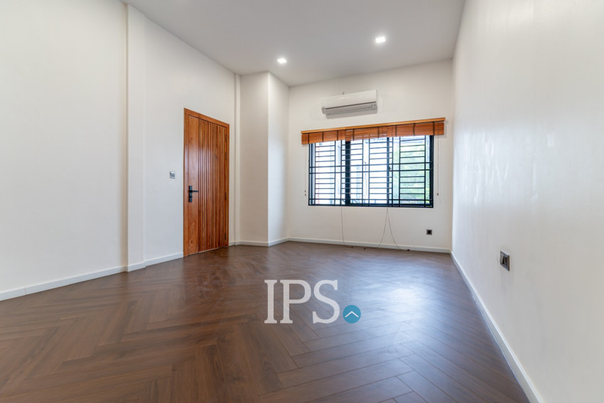 Renovated 3 Bedroom Apartment For Rent - Beoung Raing, Phnom Penh