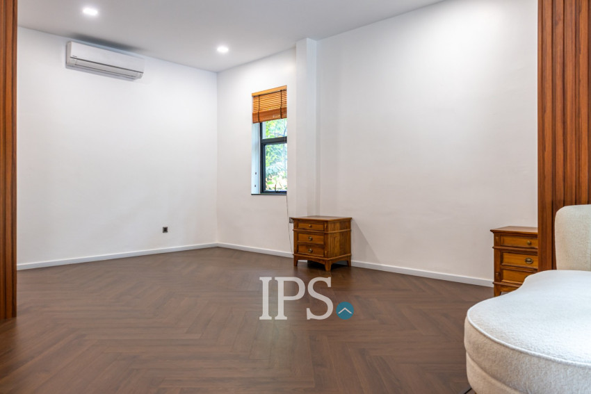 Renovated 3 Bedroom Apartment For Rent - Beoung Raing, Phnom Penh