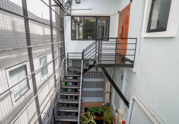 Renovated 3 Bedroom Apartment For Rent - Beoung Raing, Phnom Penh thumbnail