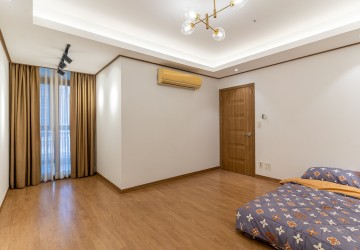 5th Floor 2 Bedroom Condo For Sale - De Castle Royal, BKK1, Phnom Penh thumbnail