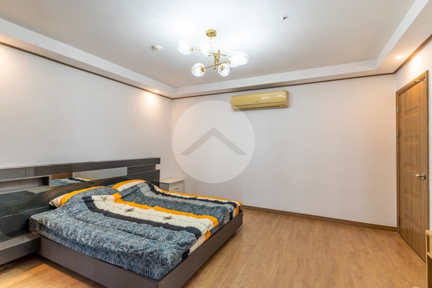 5th Floor 2 Bedroom Condo For Sale - De Castle Royal, BKK1, Phnom Penh