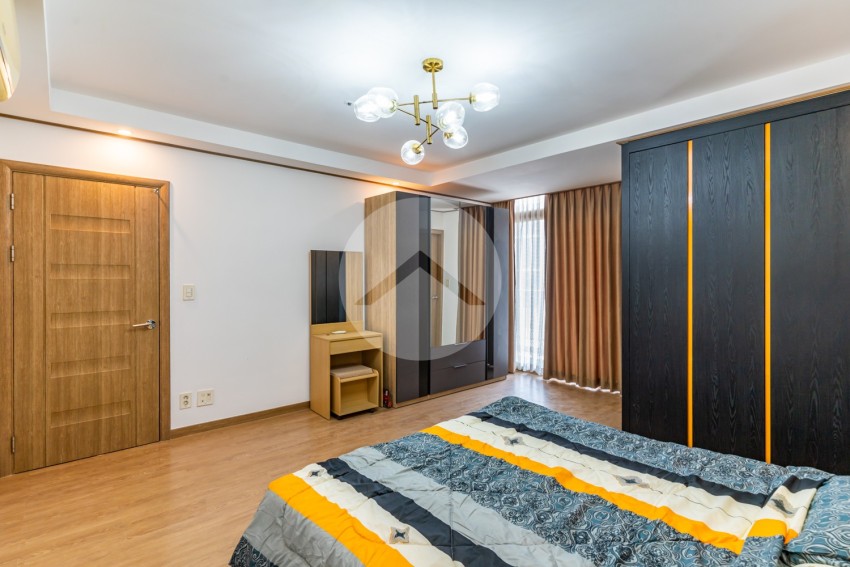 5th Floor 2 Bedroom Condo For Sale - De Castle Royal, BKK1, Phnom Penh