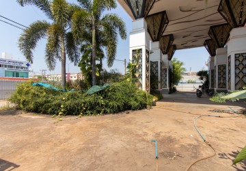 5,825 Sqm Commercial Space For Rent - Svay Dangkum, Siem Reap thumbnail