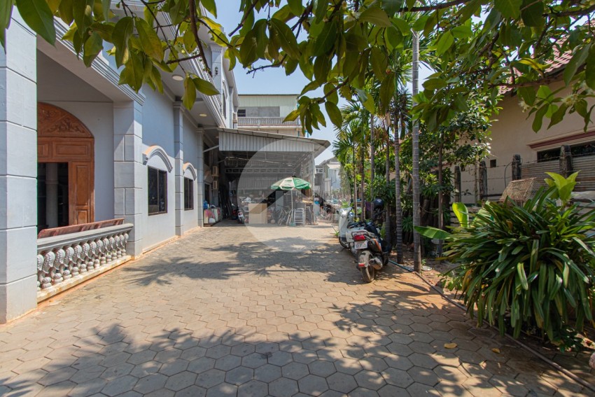 9 Bedroom House For Sale - Slor Kram, Siem Reap