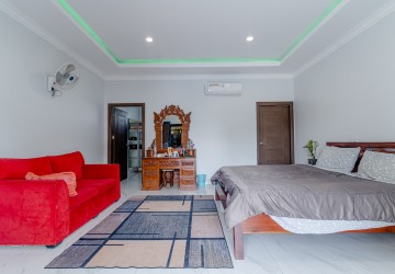 4 Bedroom Villa With Swimming Pool For Sale - Sangkat Siem Reap, Siem Reap thumbnail