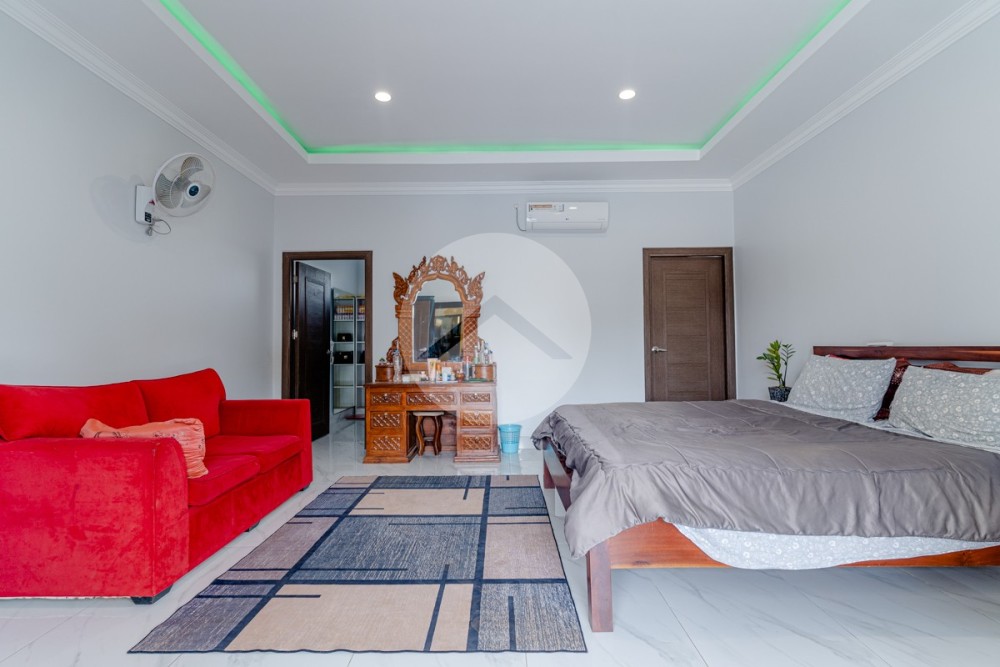 4 Bedroom Villa With Swimming Pool For Sale - Sangkat Siem Reap, Siem Reap - Image 10
