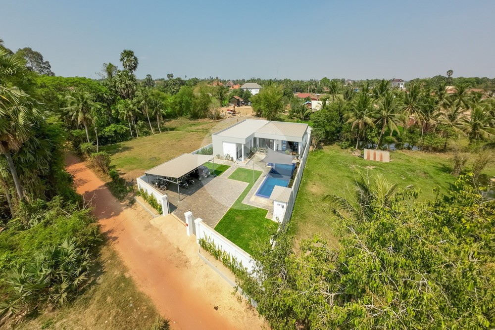 4 Bedroom Villa With Swimming Pool For Sale - Sangkat Siem Reap, Siem Reap - Image 2