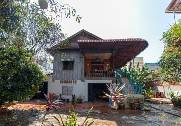 729 Sqm Land and Wooden House For Sale - Svay Dangkum, Siem Reap thumbnail