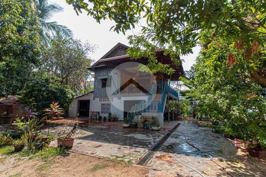 729 Sqm Land and Wooden House For Sale - Svay Dangkum, Siem Reap