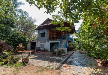 729 Sqm Land and Wooden House For Sale - Svay Dangkum, Siem Reap thumbnail