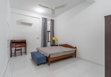 2 Bedroom Apartment For Rent - Wat Phnom, Phnom Penh thumbnail