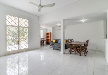 2 Bedroom Apartment For Rent - Wat Phnom, Phnom Penh thumbnail