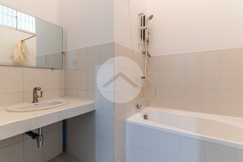 2 Bedroom Apartment For Rent - Wat Phnom, Phnom Penh