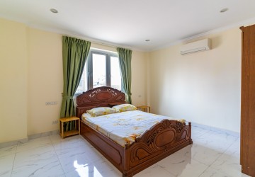 3 Bedroom Serviced Apartment For Rent - Beoung Prolit, Phnom Penh thumbnail