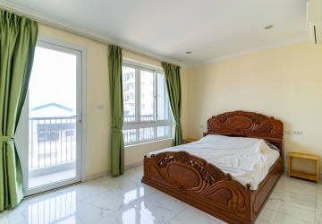 3 Bedroom Serviced Apartment For Rent - Beoung Prolit, Phnom Penh thumbnail