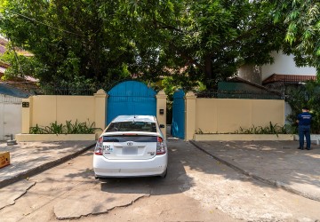 2 Bedroom Colonial Villa  For Rent - Wat Phnom, Phnom Penh thumbnail