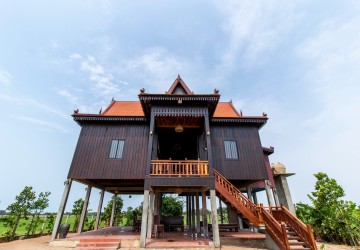 3 Bedroom Wooden House For Rent - Sangkat Siem Reap, Siem Reap thumbnail