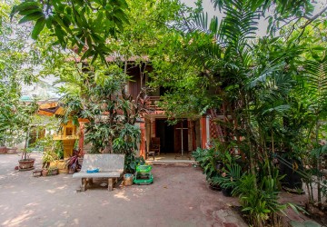 5 Bedroom Wooden House For Sale - Near Riverside, Sala Kamreuk, Siem Reap thumbnail