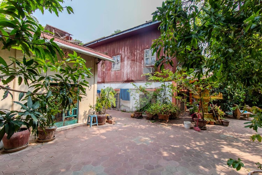 5 Bedroom Wooden House For Sale - Near Riverside, Sala Kamreuk, Siem Reap