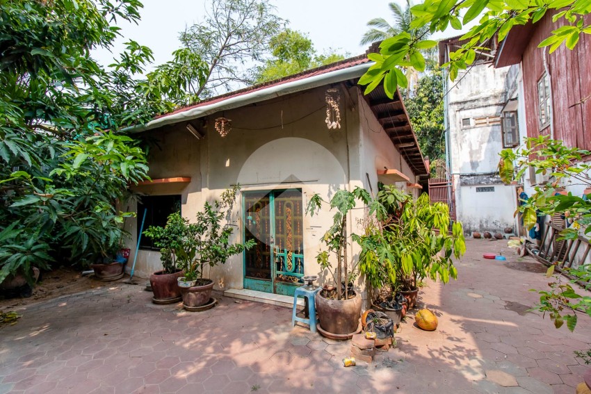 5 Bedroom Wooden House For Sale - Near Riverside, Sala Kamreuk, Siem Reap