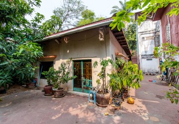 5 Bedroom Wooden House For Sale - Near Riverside, Sala Kamreuk, Siem Reap thumbnail