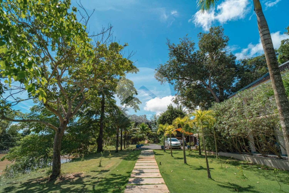 3,180 Sqm Land with 5-bedroom Luxury Villa For Sale in Kampot - Cambodia - Image 24