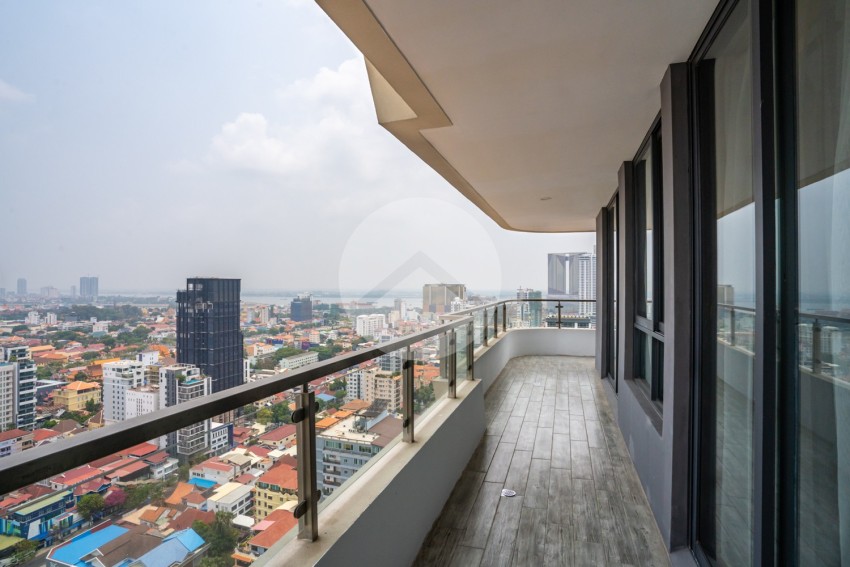 4 Bedroom Duplex Penthouse For Rent - BKK1, Phnom Penh