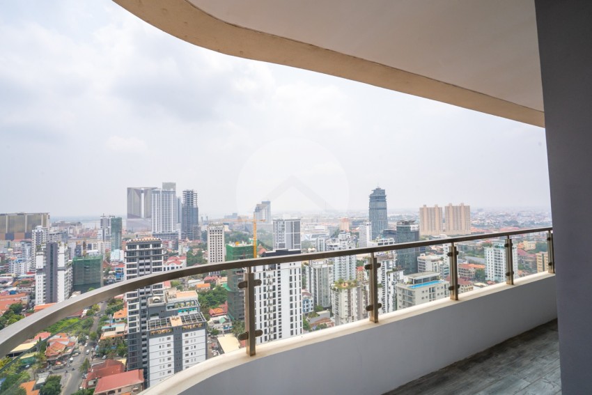 4 Bedroom Duplex Penthouse For Rent - BKK1, Phnom Penh