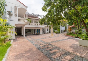 4 Bedroom Commercial Villa For Rent - Boeung Kak 2, Phnom Penh thumbnail