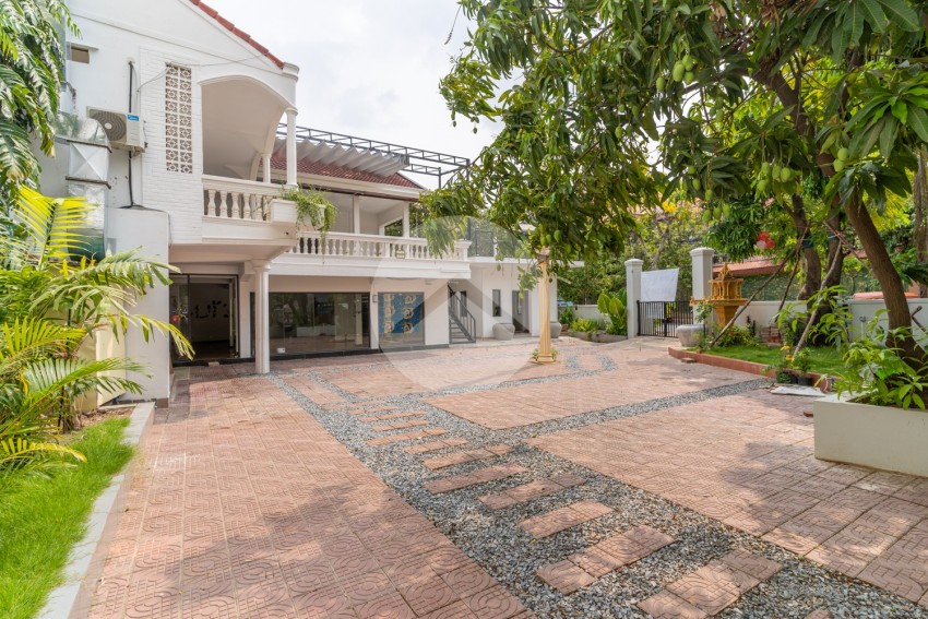 4 Bedroom Commercial Villa For Rent - Boeung Kak 2, Phnom Penh