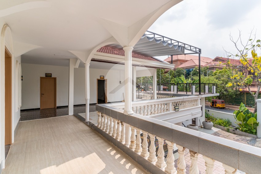 4 Bedroom Commercial Villa For Rent - Boeung Kak 2, Phnom Penh