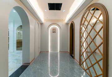 4 Bedroom Commercial Villa For Rent - Boeung Kak 2, Phnom Penh thumbnail
