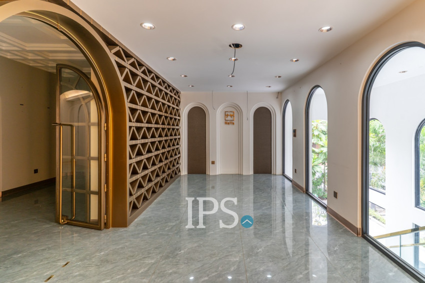 4 Bedroom Commercial Villa For Rent - Boeung Kak 2, Phnom Penh