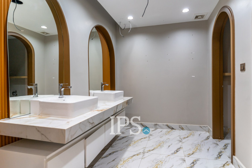 4 Bedroom Commercial Villa For Rent - Boeung Kak 2, Phnom Penh