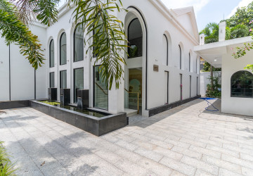 4 Bedroom Commercial Villa For Rent - Boeung Kak 2, Phnom Penh thumbnail