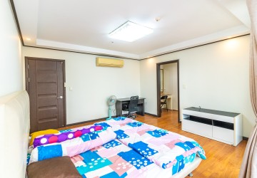 3 Bedroom Condo For Rent - Decastle Royal, BKK1, Phnom Penh thumbnail