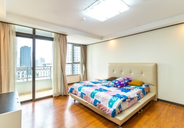 3 Bedroom Condo For Rent - Decastle Royal, BKK1, Phnom Penh thumbnail