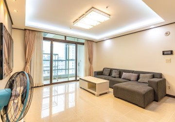 3 Bedroom Condo For Rent - Decastle Royal, BKK1, Phnom Penh thumbnail