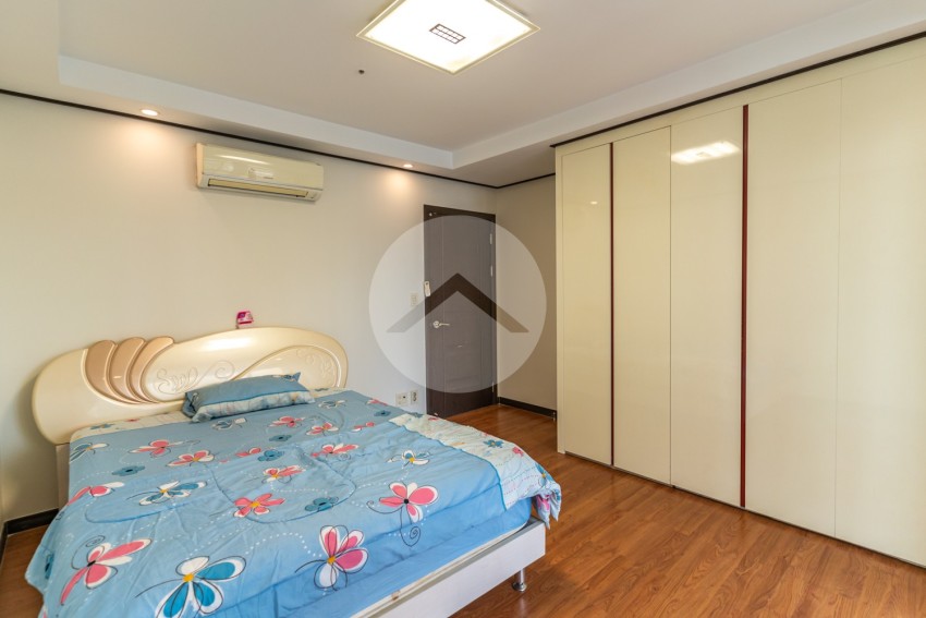 3 Bedroom Condo For Rent - Decastle Royal, BKK1, Phnom Penh