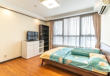 3 Bedroom Condo For Rent - Decastle Royal, BKK1, Phnom Penh thumbnail