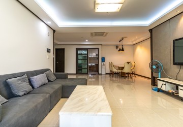 3 Bedroom Condo For Rent - Decastle Royal, BKK1, Phnom Penh thumbnail