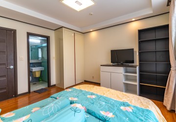 3 Bedroom Condo For Rent - Decastle Royal, BKK1, Phnom Penh thumbnail